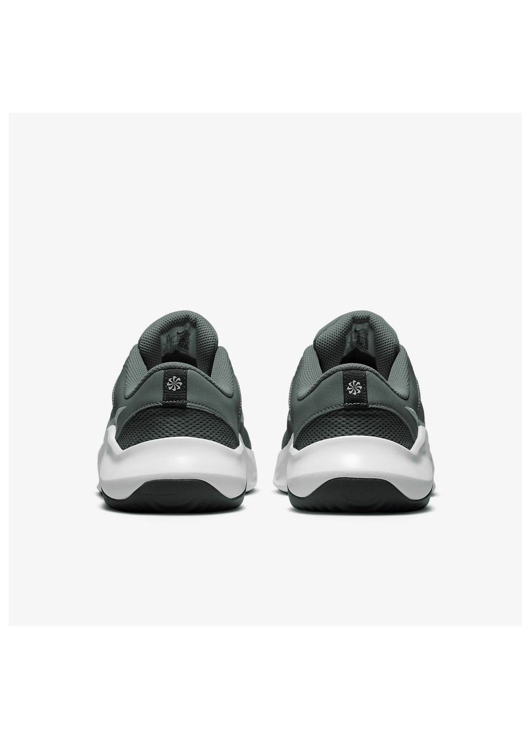Серые всесезонные кроссовки мужские dm1120-002 Nike LEGEND ESSENTIAL 3 NN