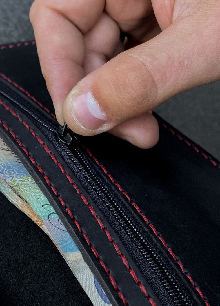 Лонгер, чорний з червоною ниткою SD Leather Urban (257898242)