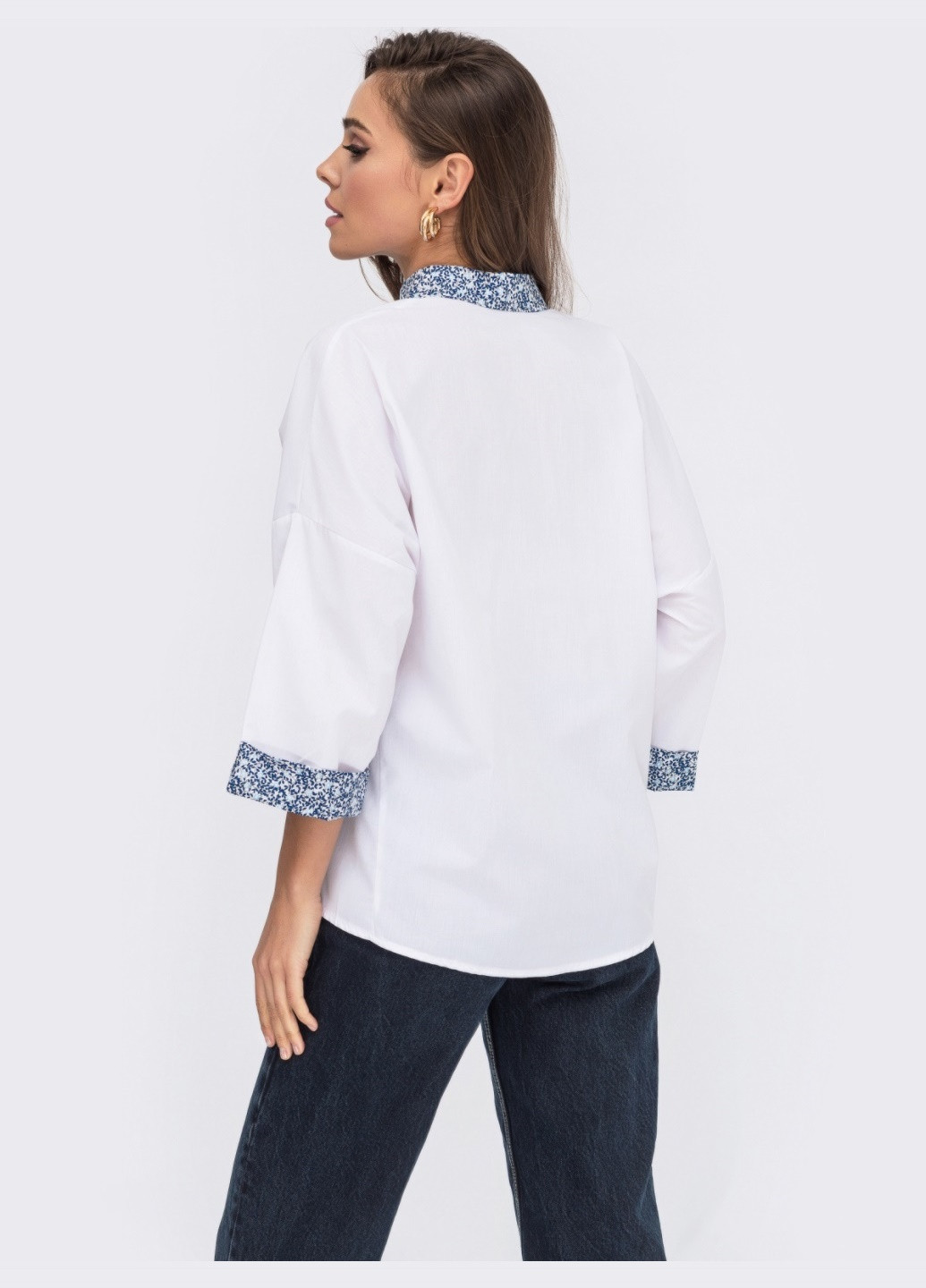 Біла біла блузка в стилі оверсайз з вишивкою Dressa