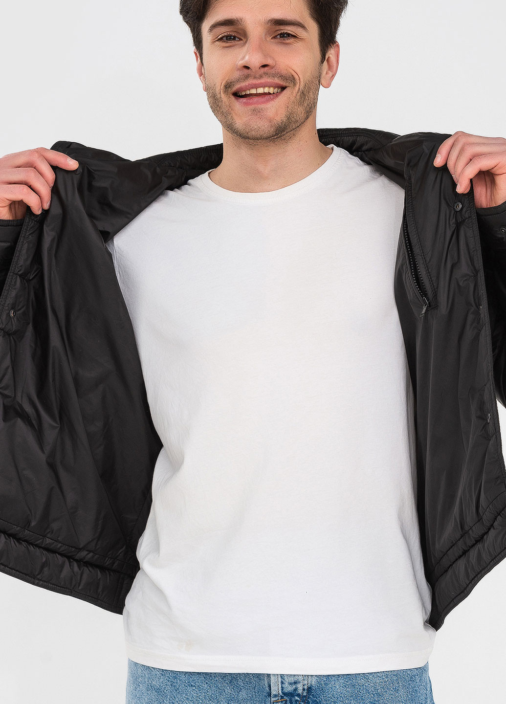 Черная демисезонная куртка легкая Astoni SONAR