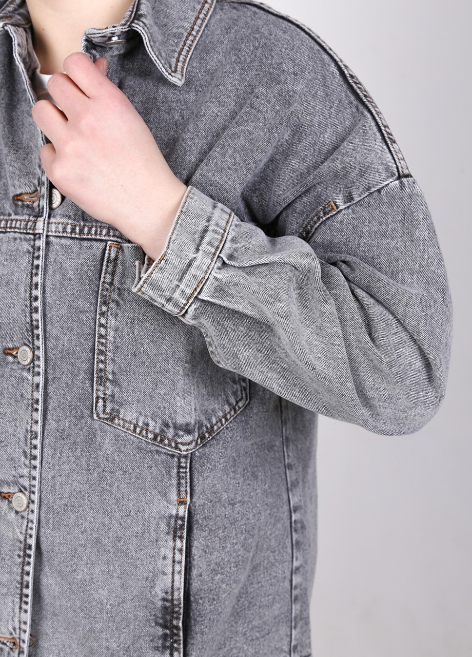 Світло-сіра демісезонна куртка жіноча джинсова світло-сіра пряма з варінням Whitney Прямая