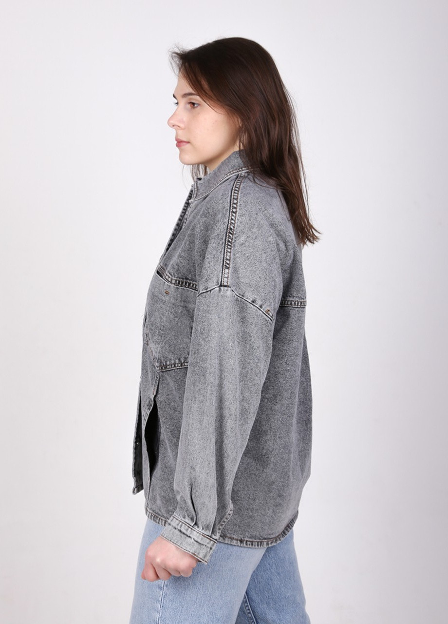 Світло-сіра демісезонна куртка жіноча джинсова світло-сіра пряма з варінням Whitney Прямая