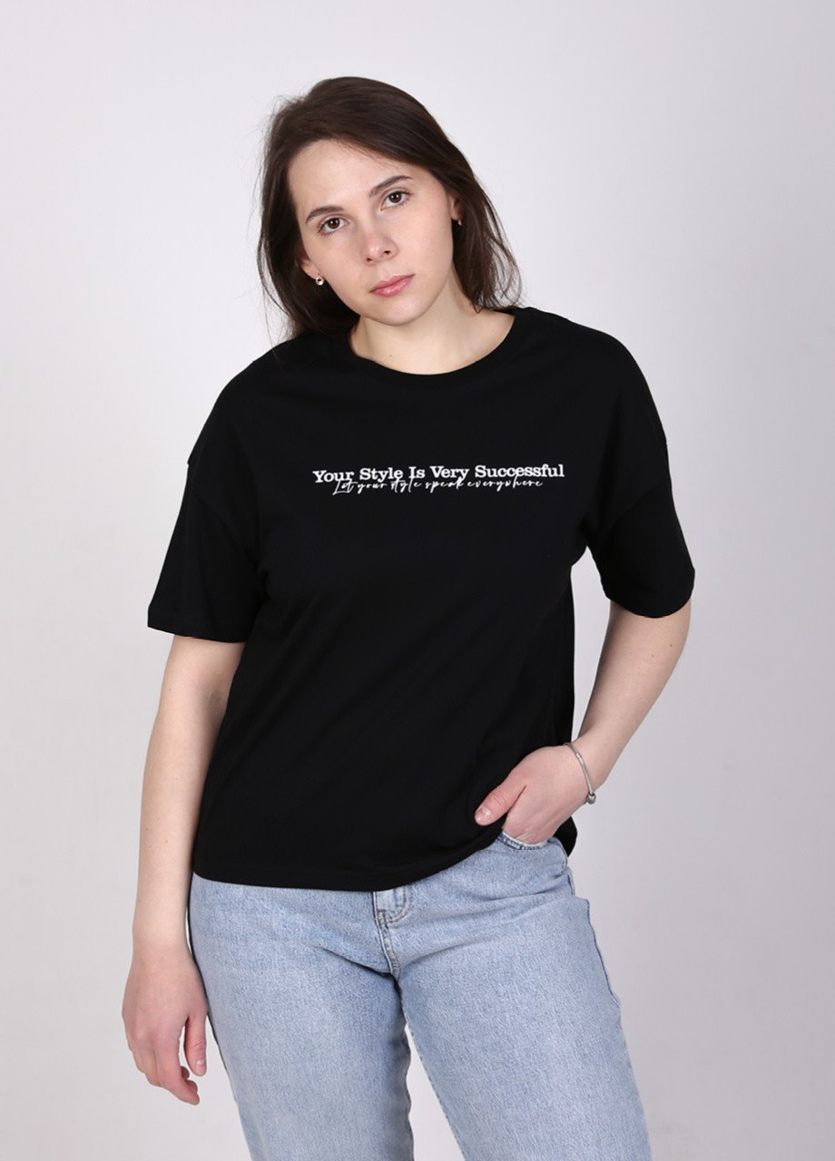 Чорна літня футболка жіноча чорна з написом асиметрія з коротким рукавом Whitney Прямая