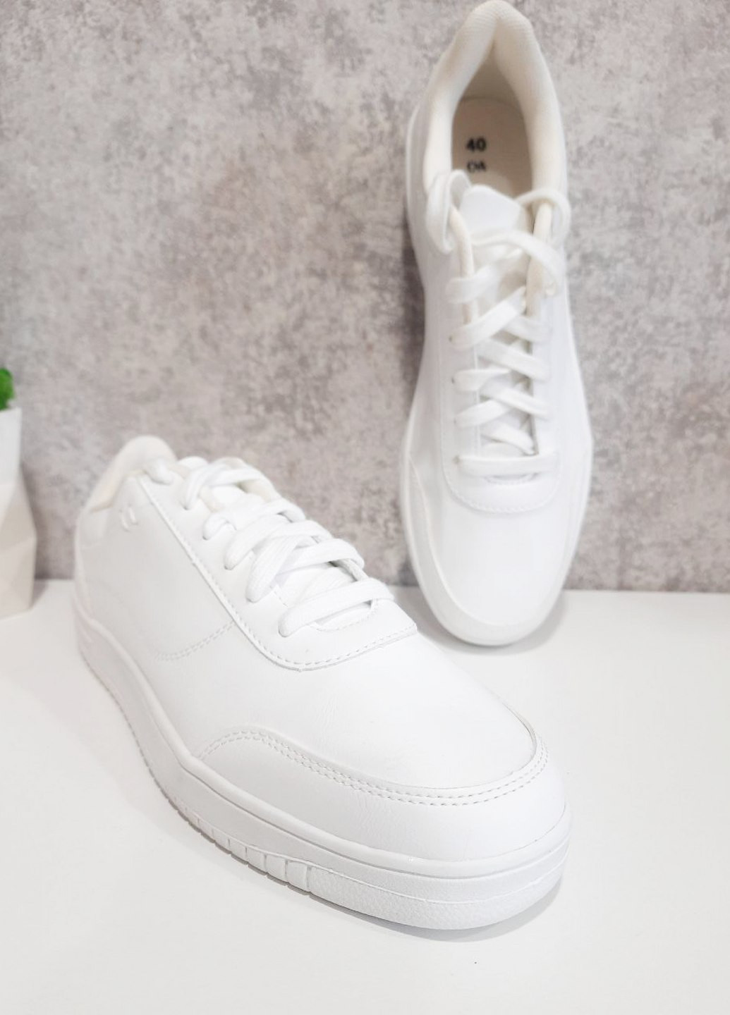 Белые всесезонные кроссовки No Brand