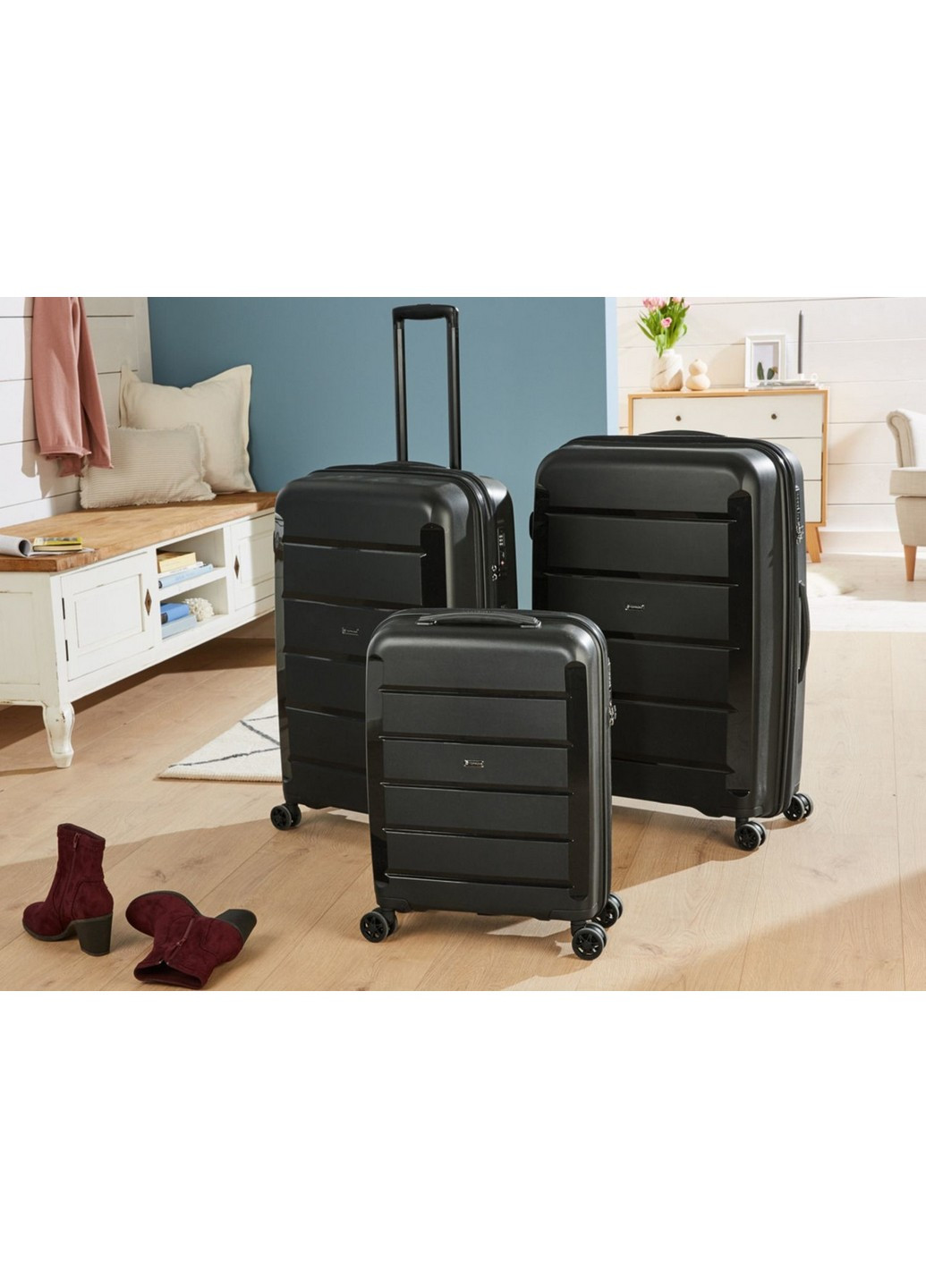 Малый пластиковый чемодан из полипропилена 30L 55х40х20 см No Brand (258030796)