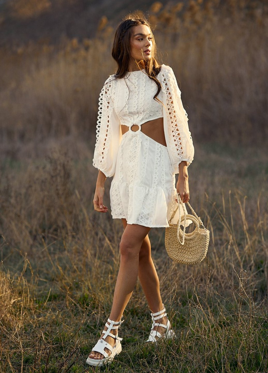 Белое повседневный платье мини с ажурными вставками Gepur однотонное