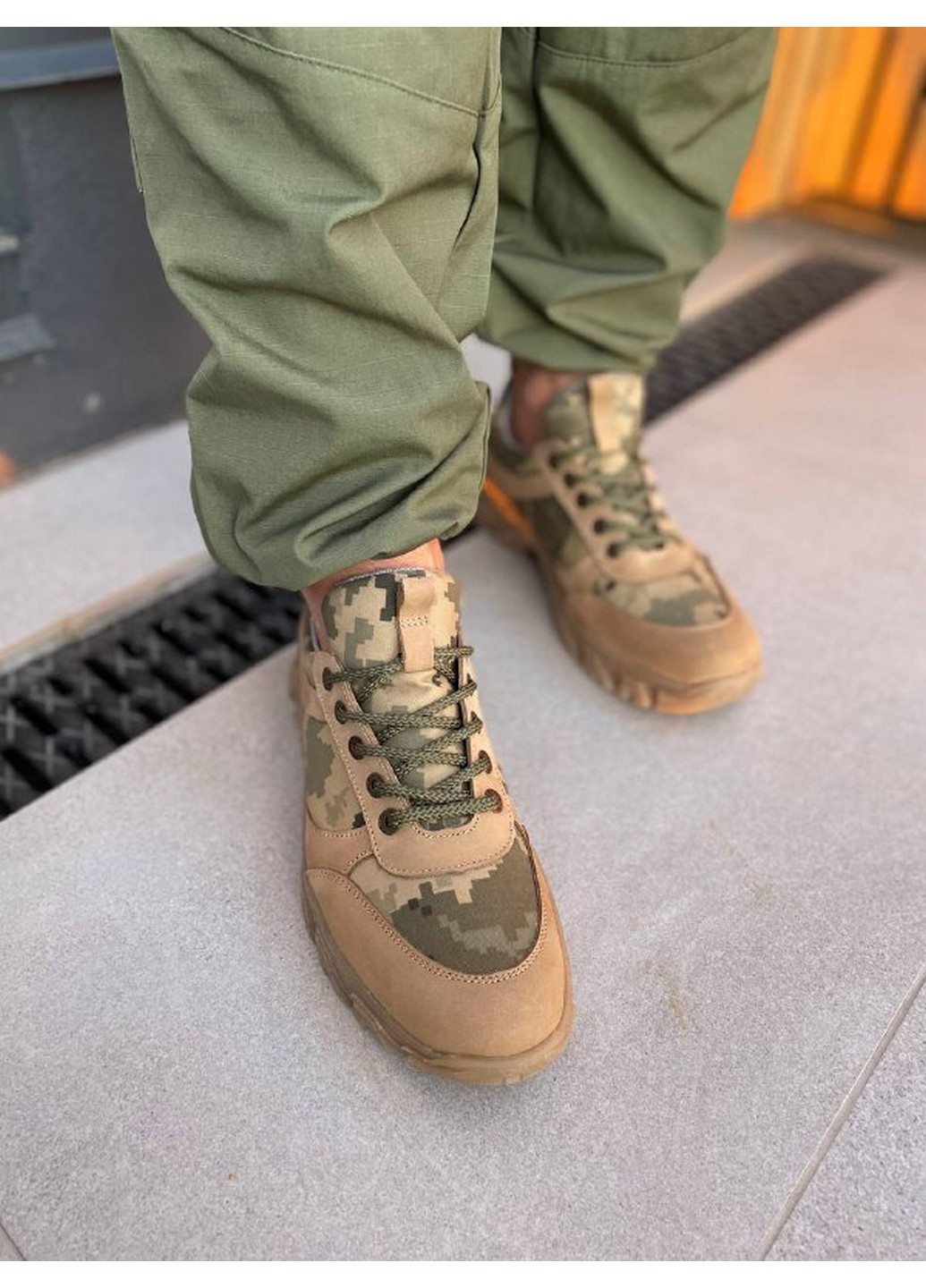 Оливковые (хаки) демисезонные мужские кроссовки из нубука 45 VZUTIK