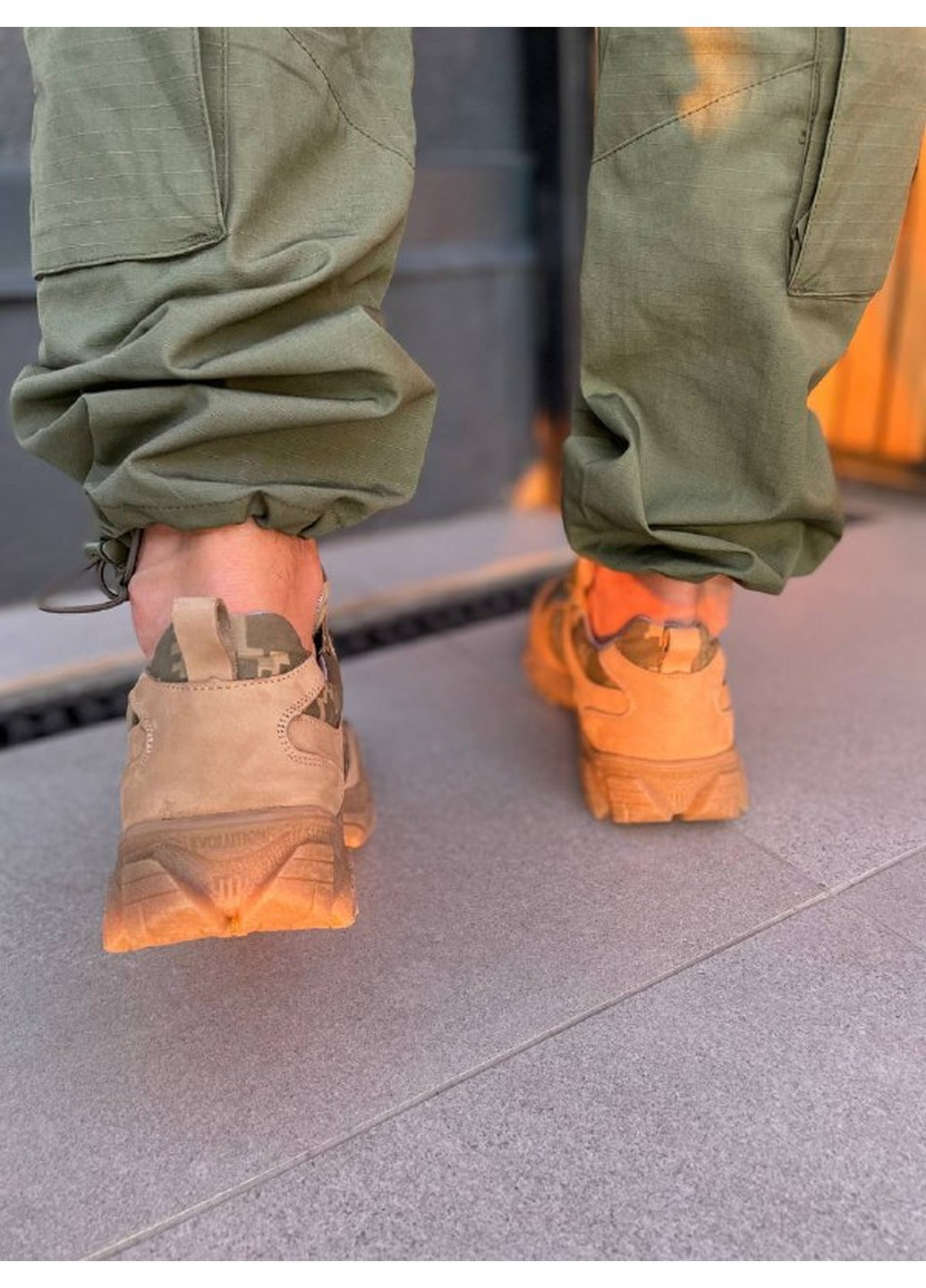 Оливковые (хаки) демисезонные мужские кроссовки из нубука 45 VZUTIK