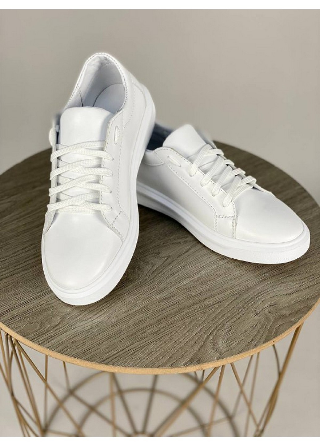 Белые женские кожаные кеды 38 VZUTIK