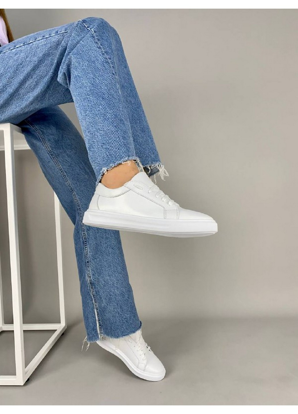 Белые женские кожаные кеды 38 VZUTIK