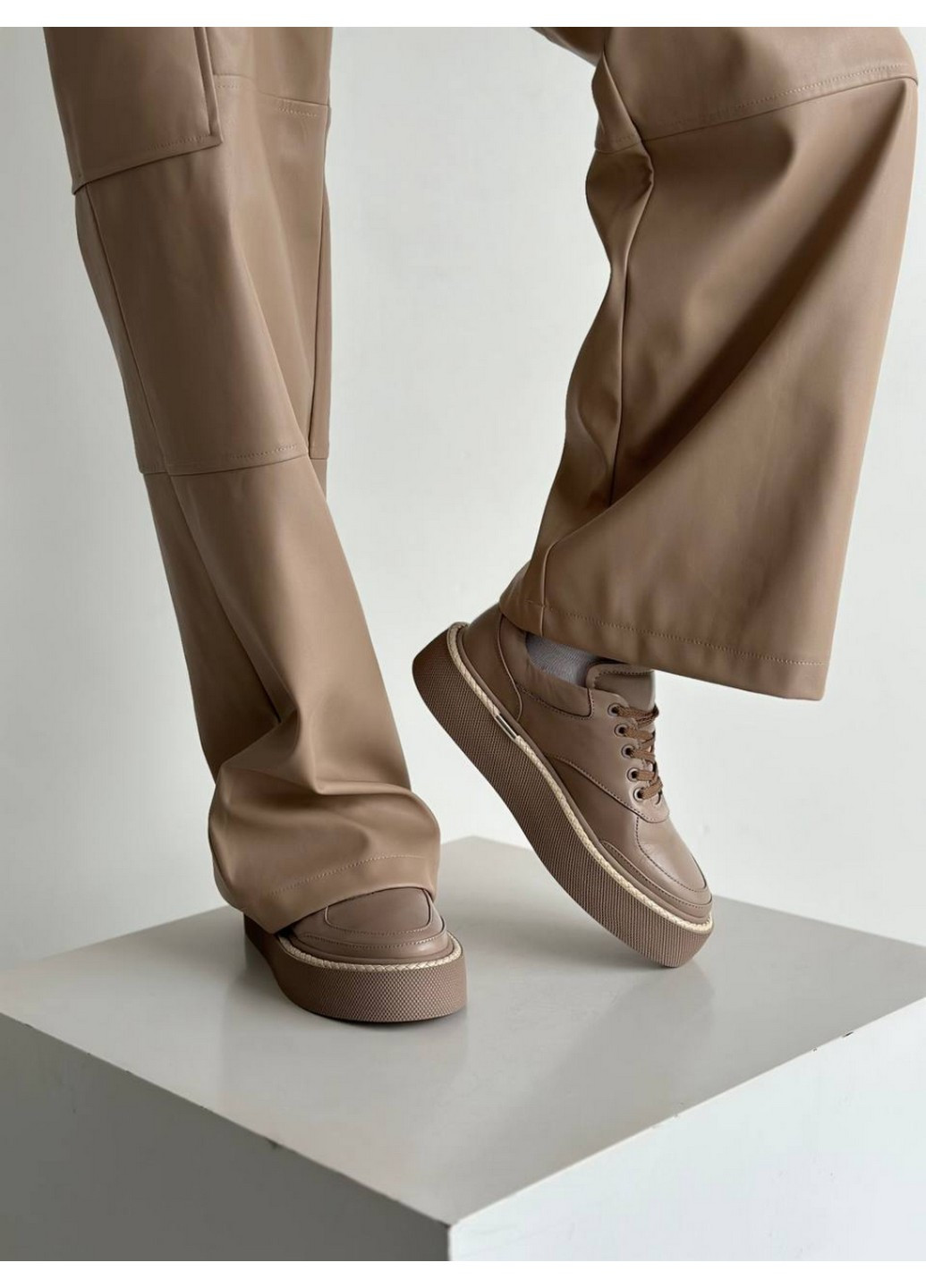 Бежеві жіночі шкіряні кеди 40 VZUTIK