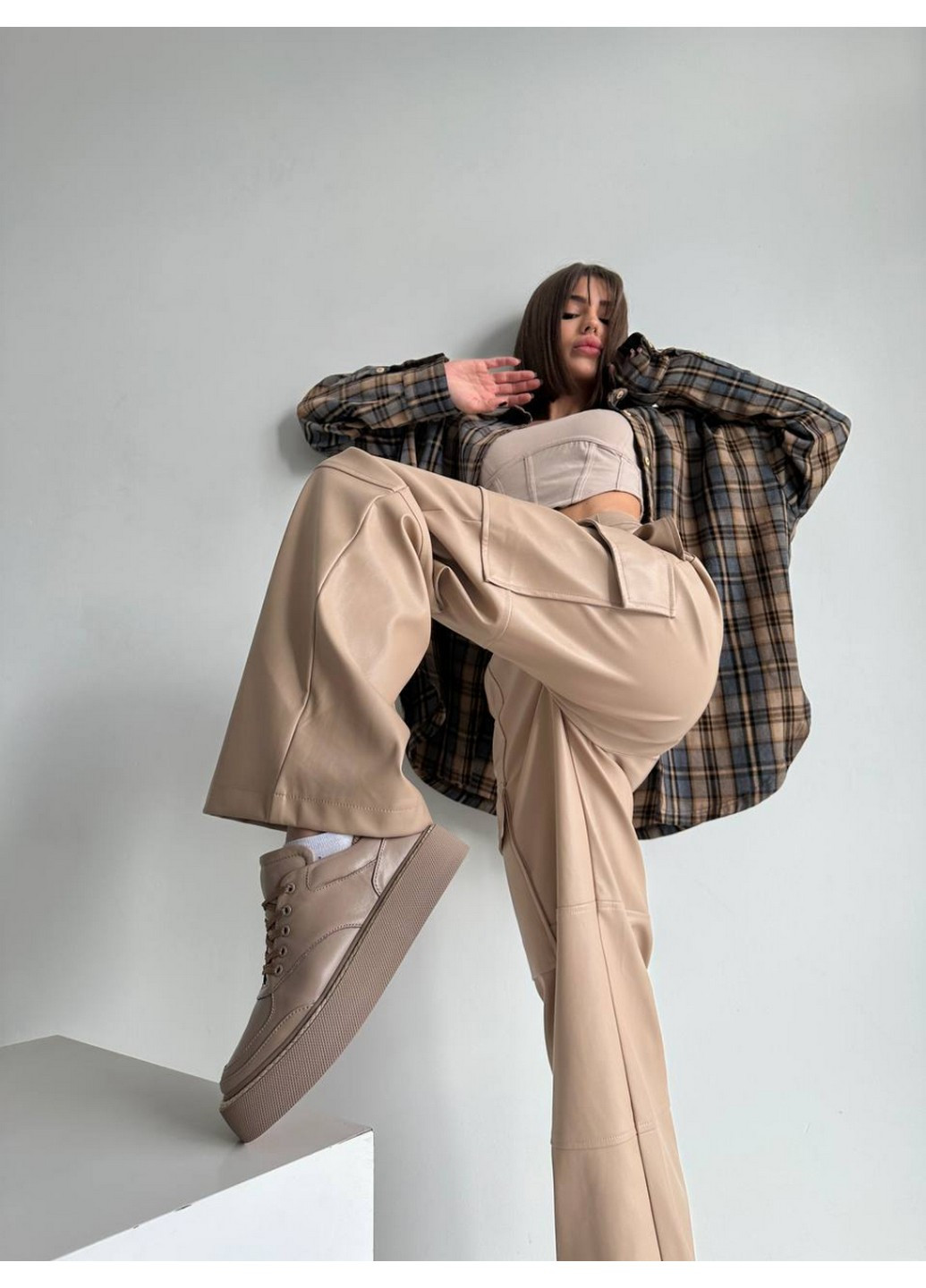 Бежеві жіночі шкіряні кеди 40 VZUTIK