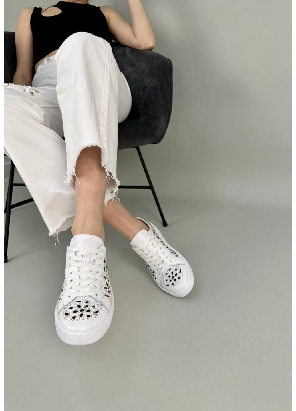 Белые женские кожаные кеды 36 VZUTIK