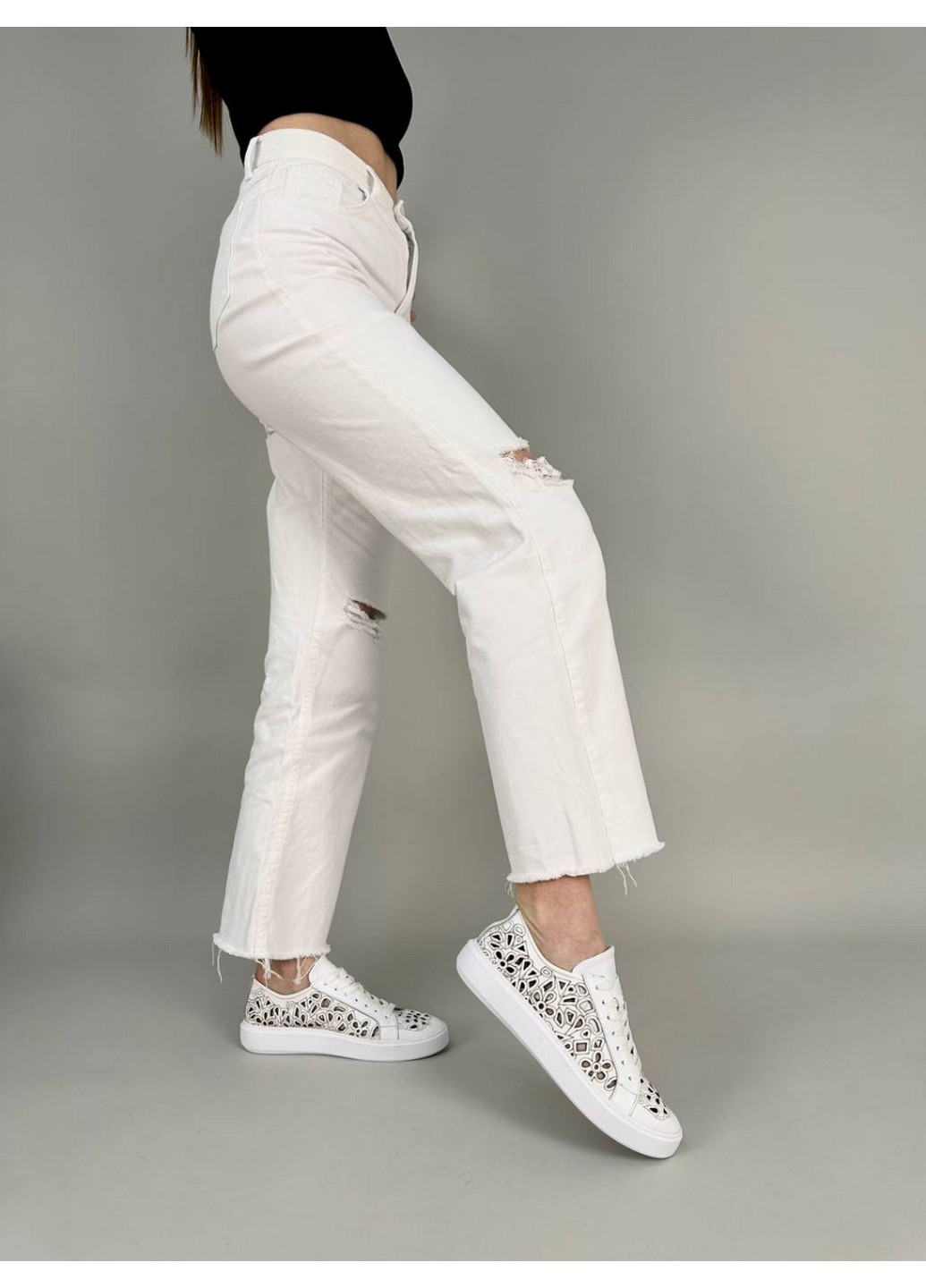 Белые женские кожаные кеды 36 VZUTIK