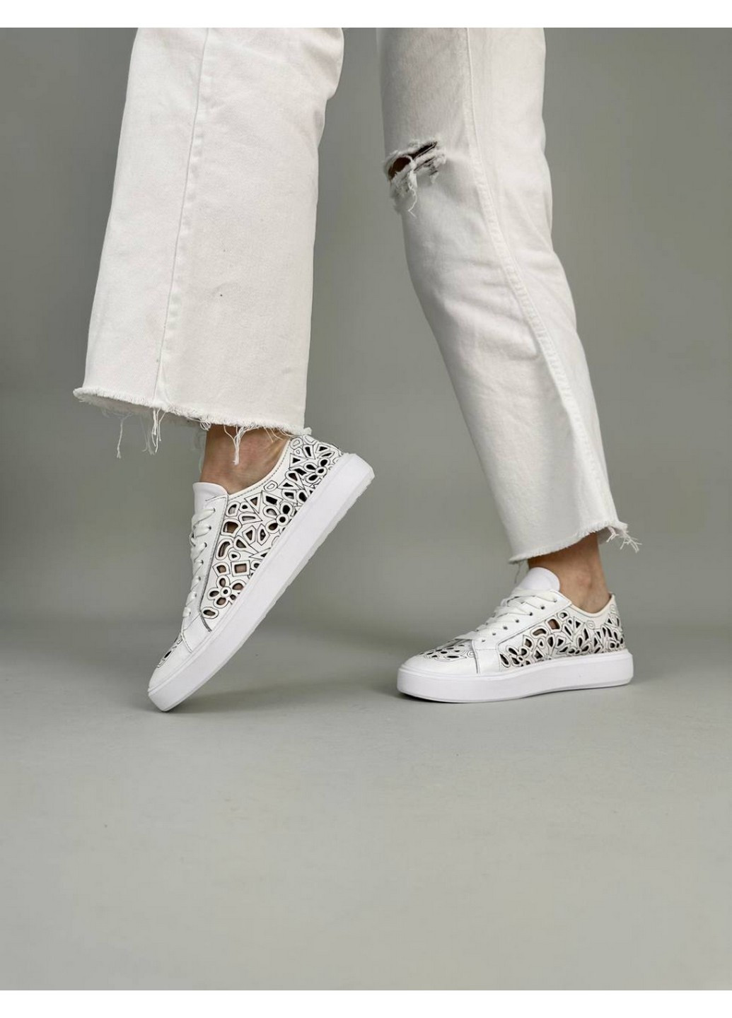 Белые женские кожаные кеды 36 VZUTIK