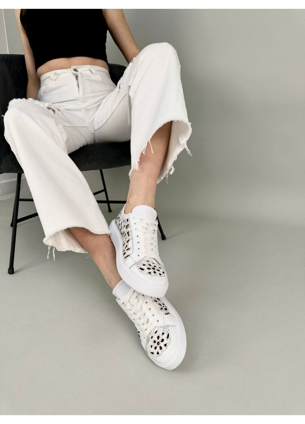 Белые женские кожаные кеды 36 VZUTIK