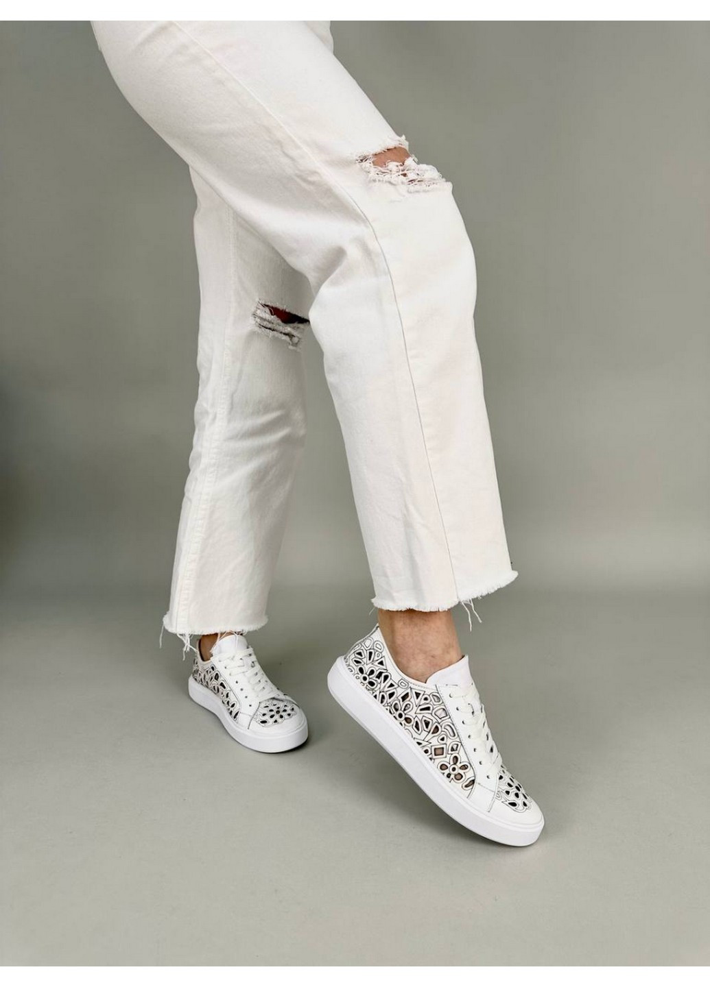 Белые женские кожаные кеды 36 VZUTIK