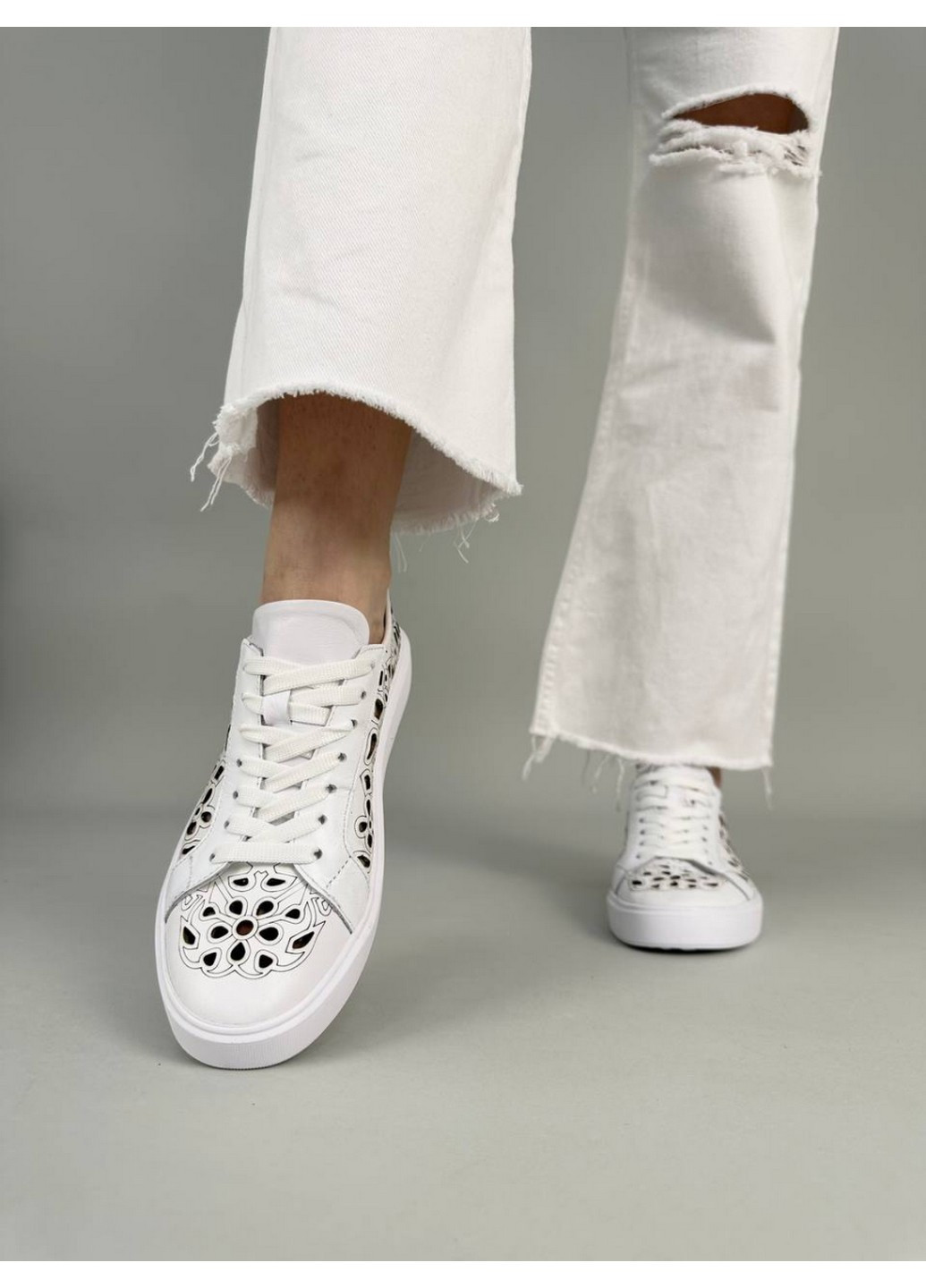 Белые женские кожаные кеды 36 VZUTIK