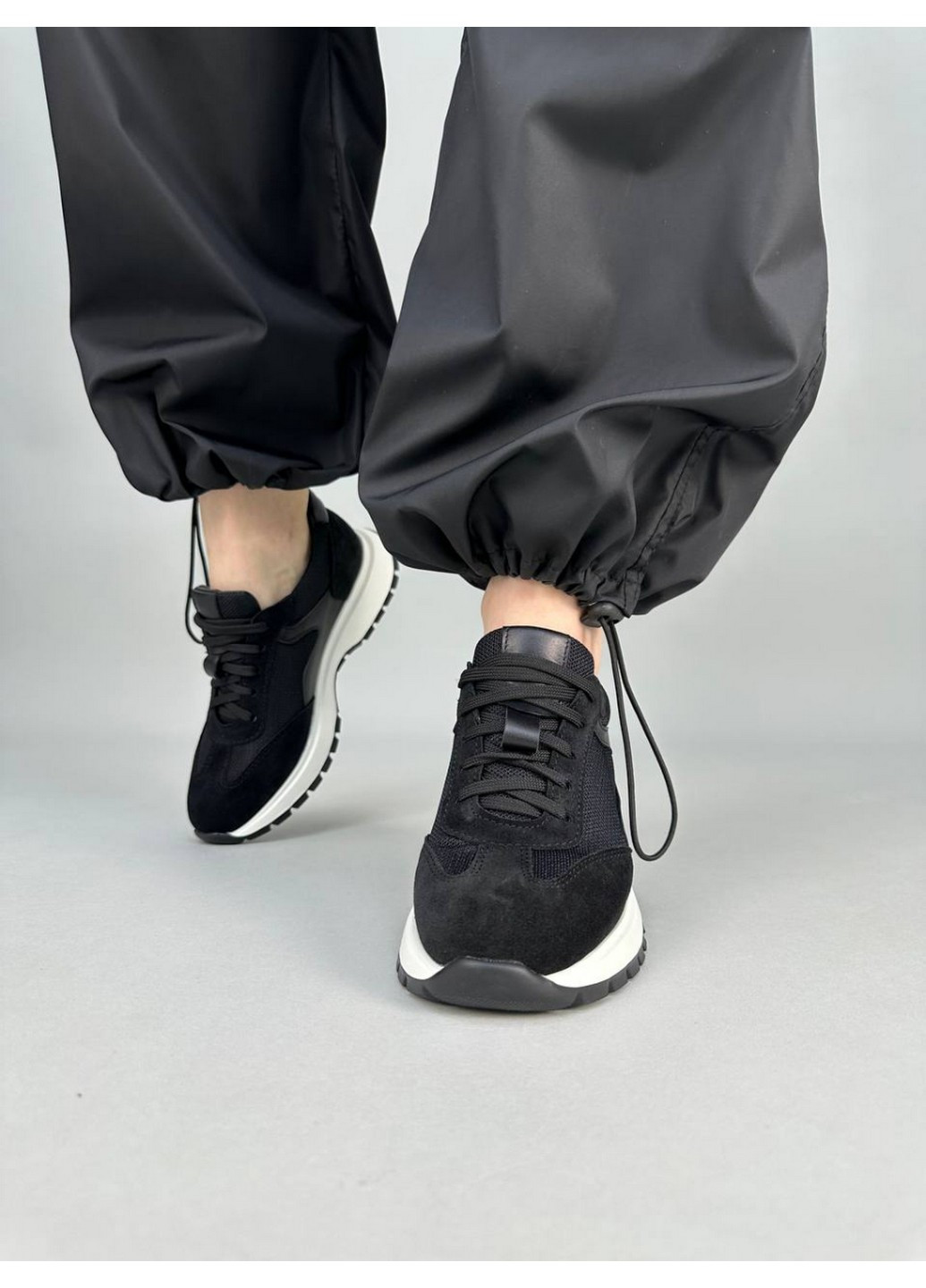 Черные демисезонные женские замшевые кроссовки 37 VZUTIK