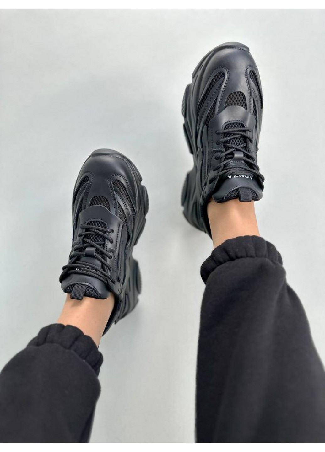 Жіночі шкіряні кросівки 38 VZUTIK чорні демісезони (258162090)