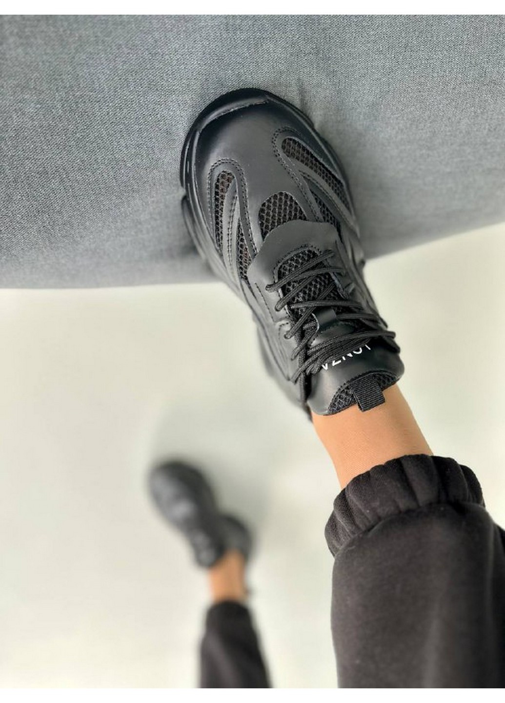 Жіночі шкіряні кросівки 36 VZUTIK чорні демісезони (258162340)