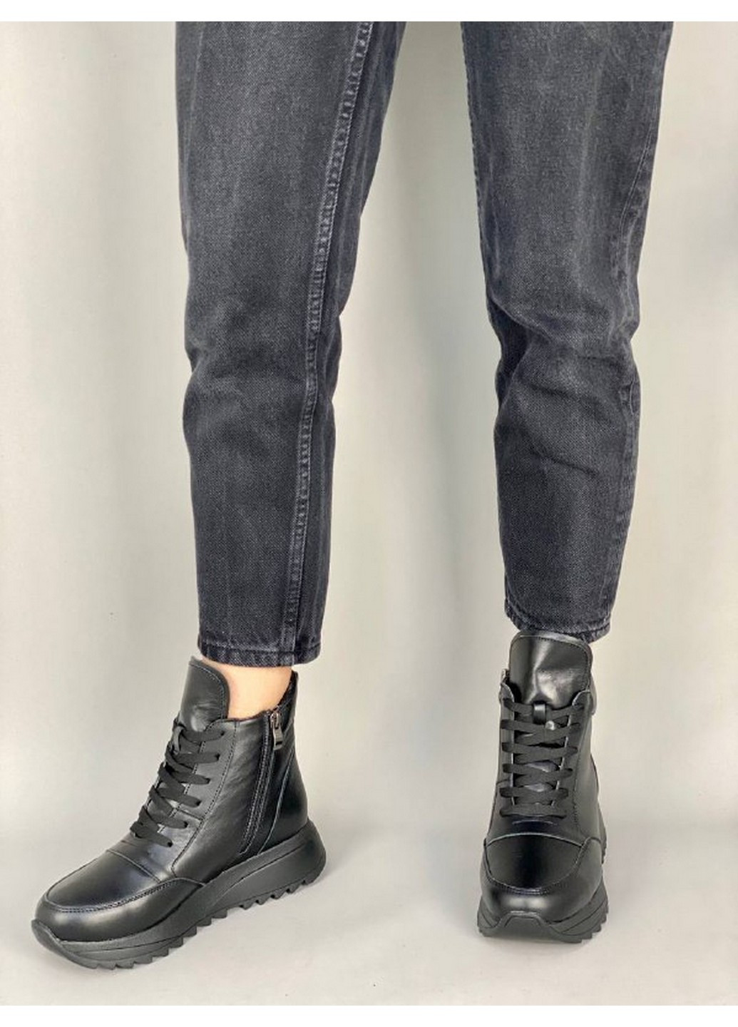 Черные демисезонные женские кожаные кроссовки 39 VZUTIK