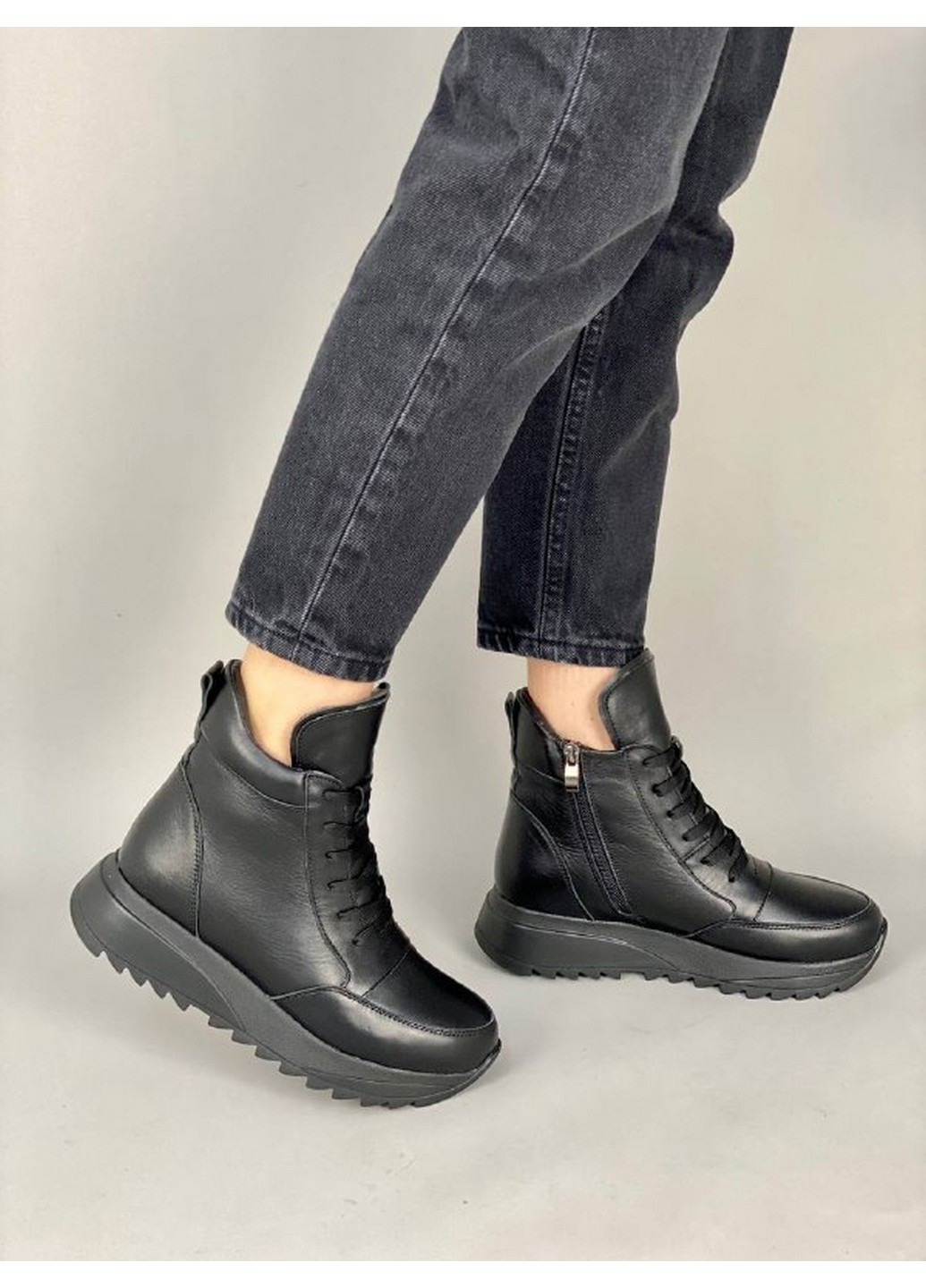 Черные демисезонные женские кожаные кроссовки 39 VZUTIK