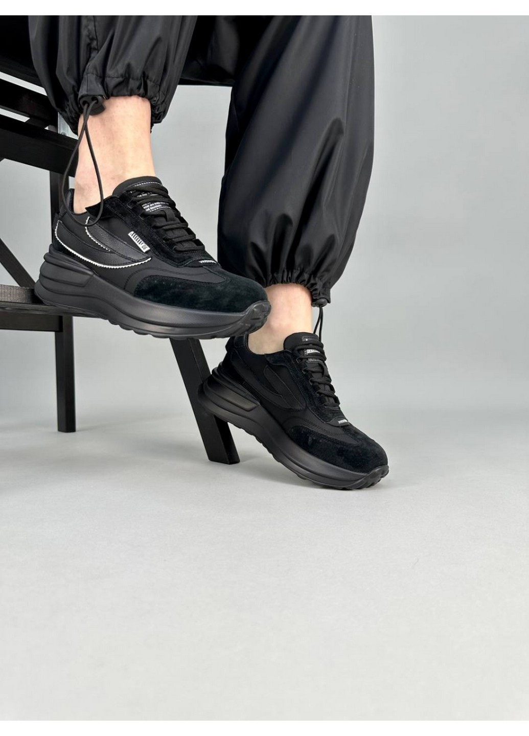 Черные демисезонные женские кроссовки из нейлона 38 VZUTIK