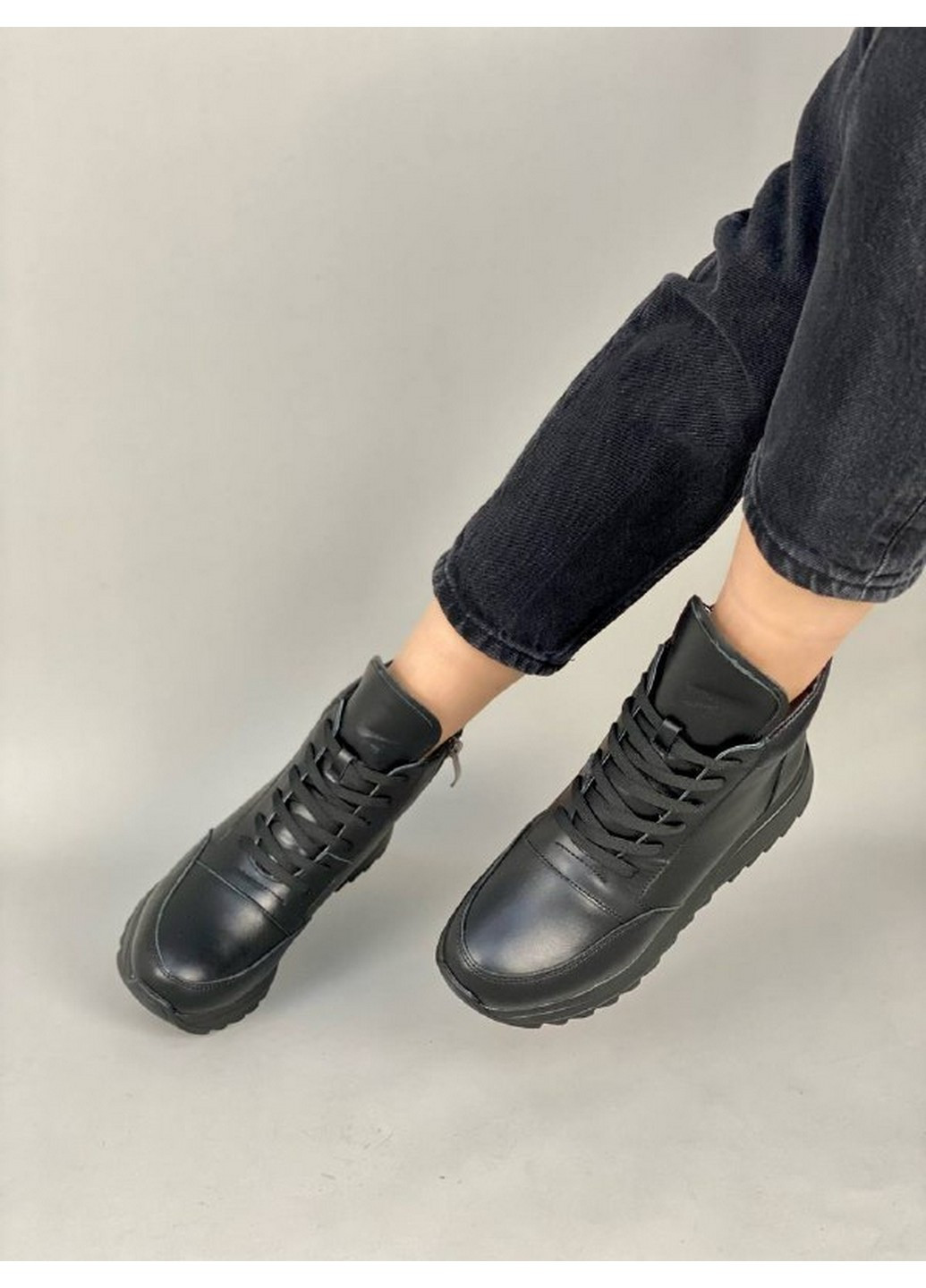 Черные зимние женские кожаные кроссовки 38 VZUTIK