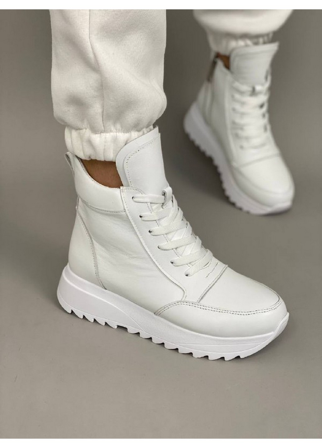 Білі осінні жіночі шкіряні кросівки 37 VZUTIK