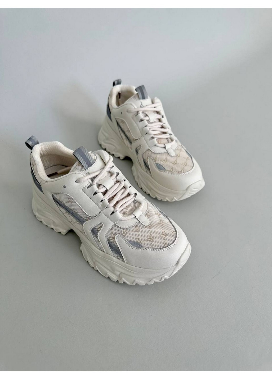 Жіночі шкіряні кросівки 38 VZUTIK білі демісезони (258161600)