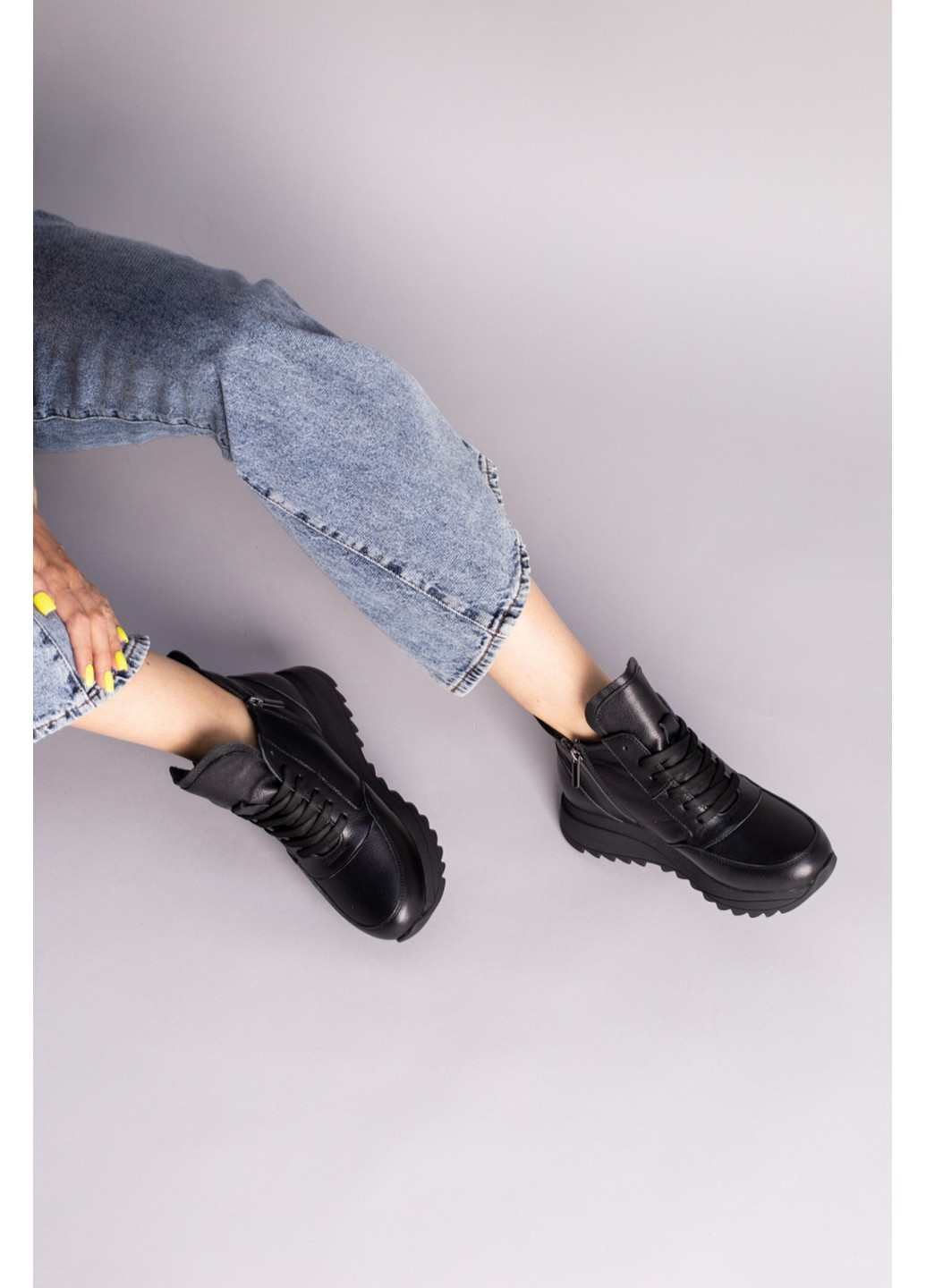 Черные зимние женские кожаные кроссовки на меху 36 VZUTIK