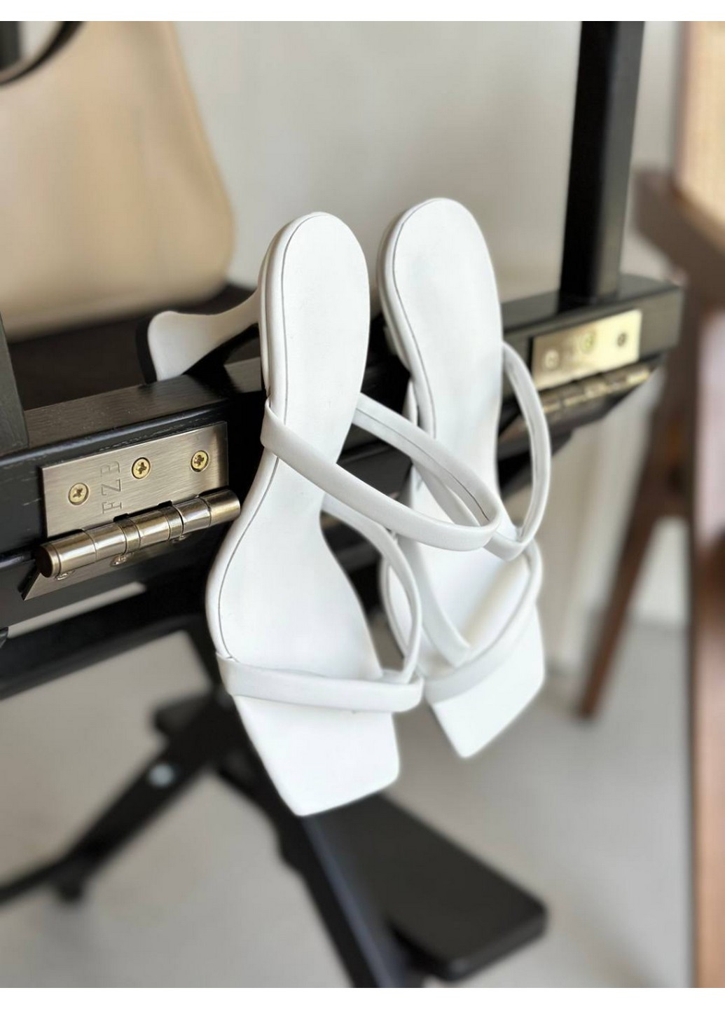 Жіночі шкіряні шльопанці 41 VZUTIK (258162432)