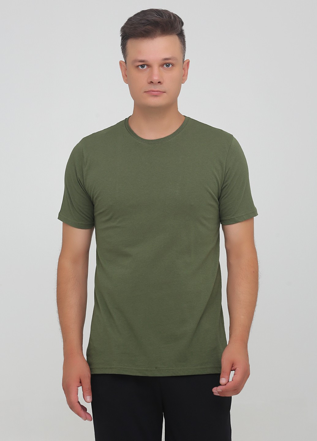 Оливковая футболка мужская Наталюкс 11-1358