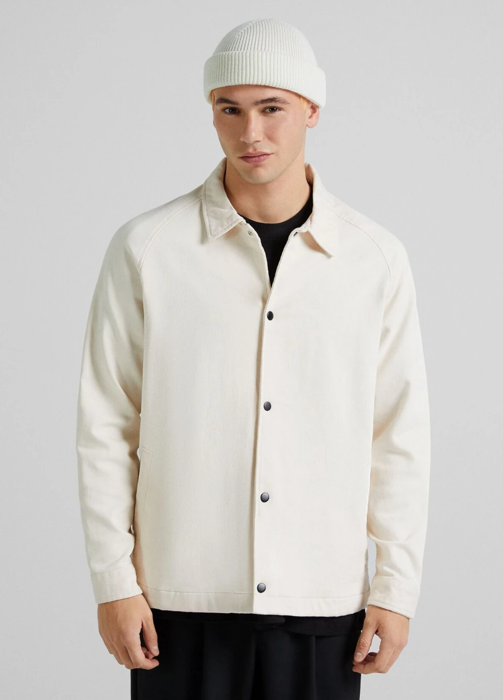 Молочная куртка Bershka