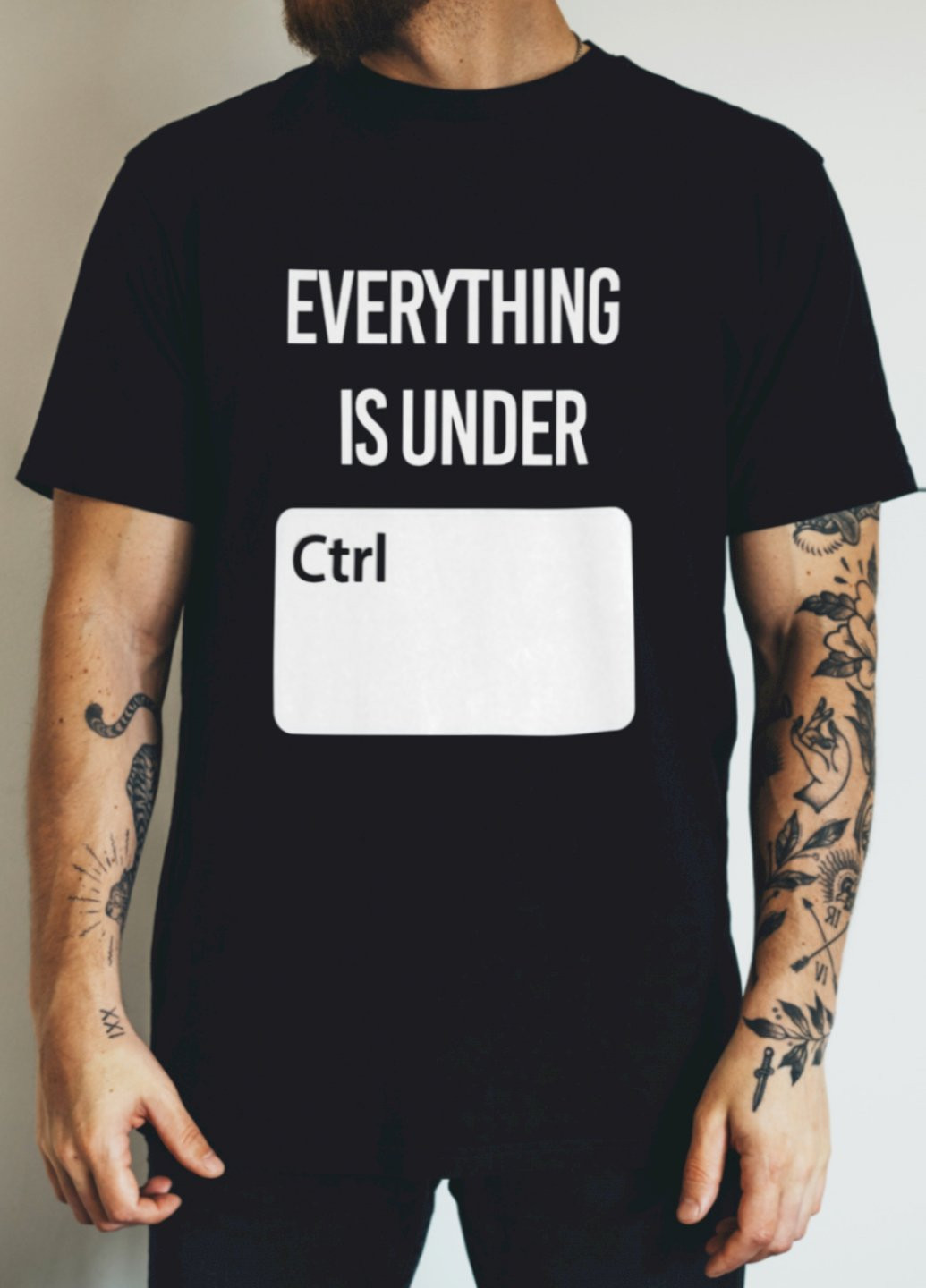 Черная футболка "everything is under cntrl" Ctrl+