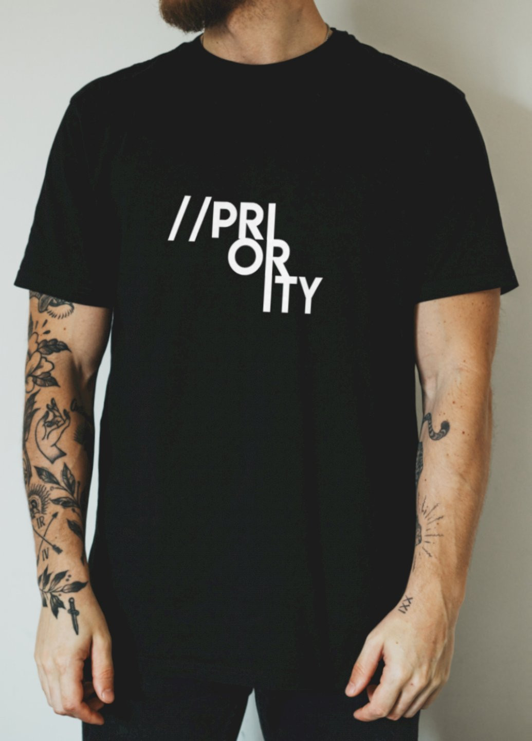 Чорна футболка "//priority" Ctrl+