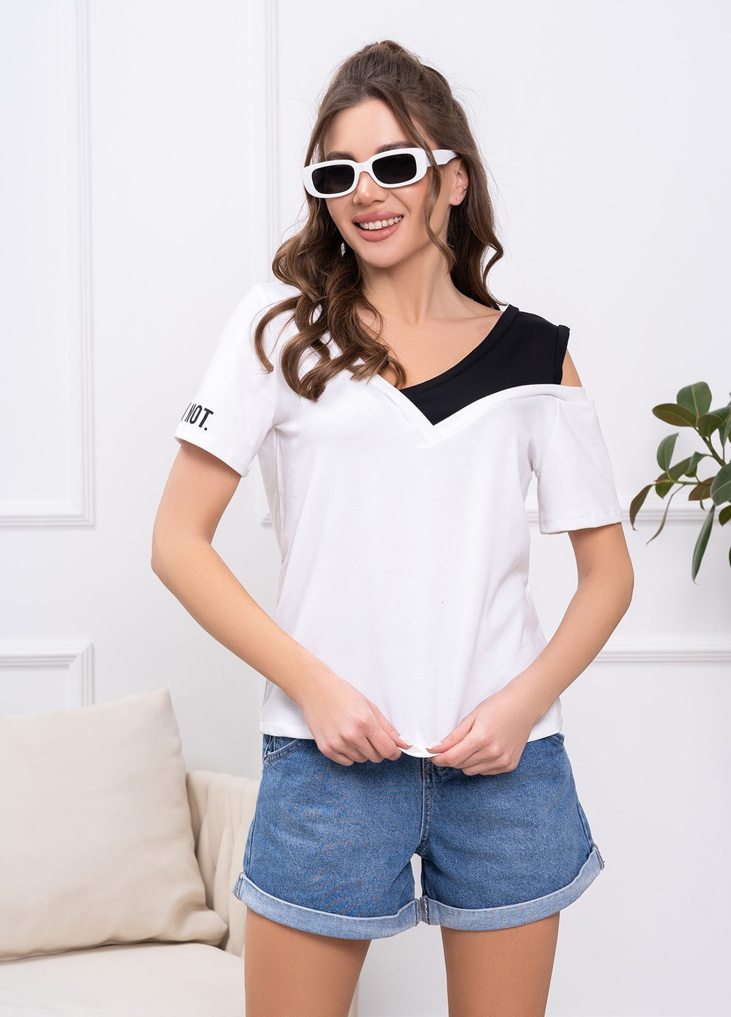Белая летняя футболка женская с коротким рукавом ISSA PLUS 13775