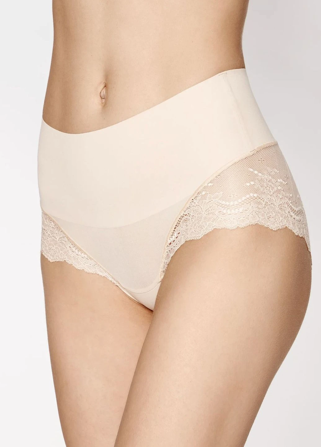 Класичні моделюючі труси з високою талією Undie-tectable® Hi-Hipster SP0515 Бежевий Spanx (258261435)