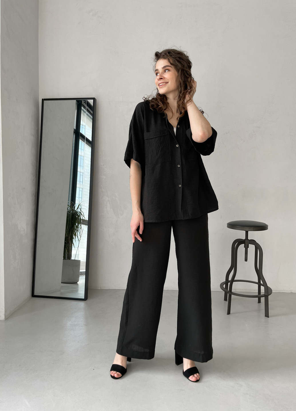 Женский костюм с широкими штанами и рубашкой из льна черный Моджо 100000541 Merlini (258280317)