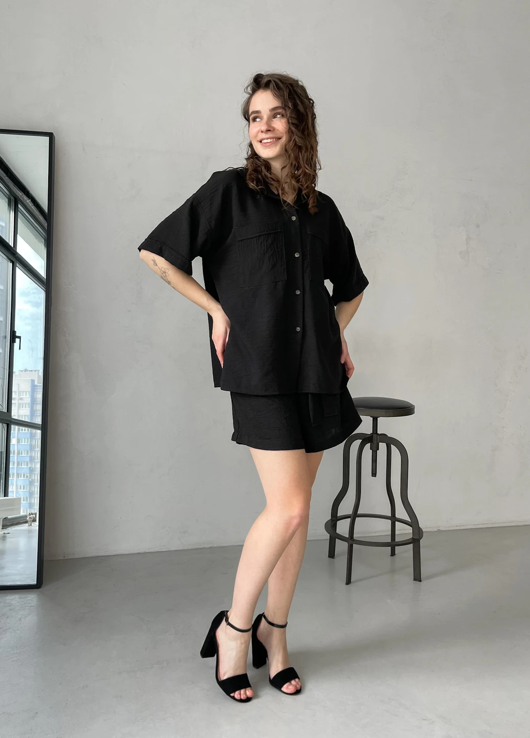 Жіночий костюм із шортами бермудами та сорочкою з льону чорний Альба 100000561 Merlini (258280322)