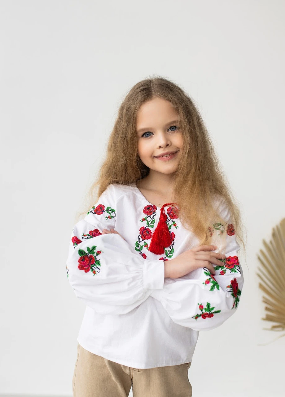 Біла вишиванка для дівчинки "трояндочка" MEREZHKA візерунок українська символіка бязь (258287669)
