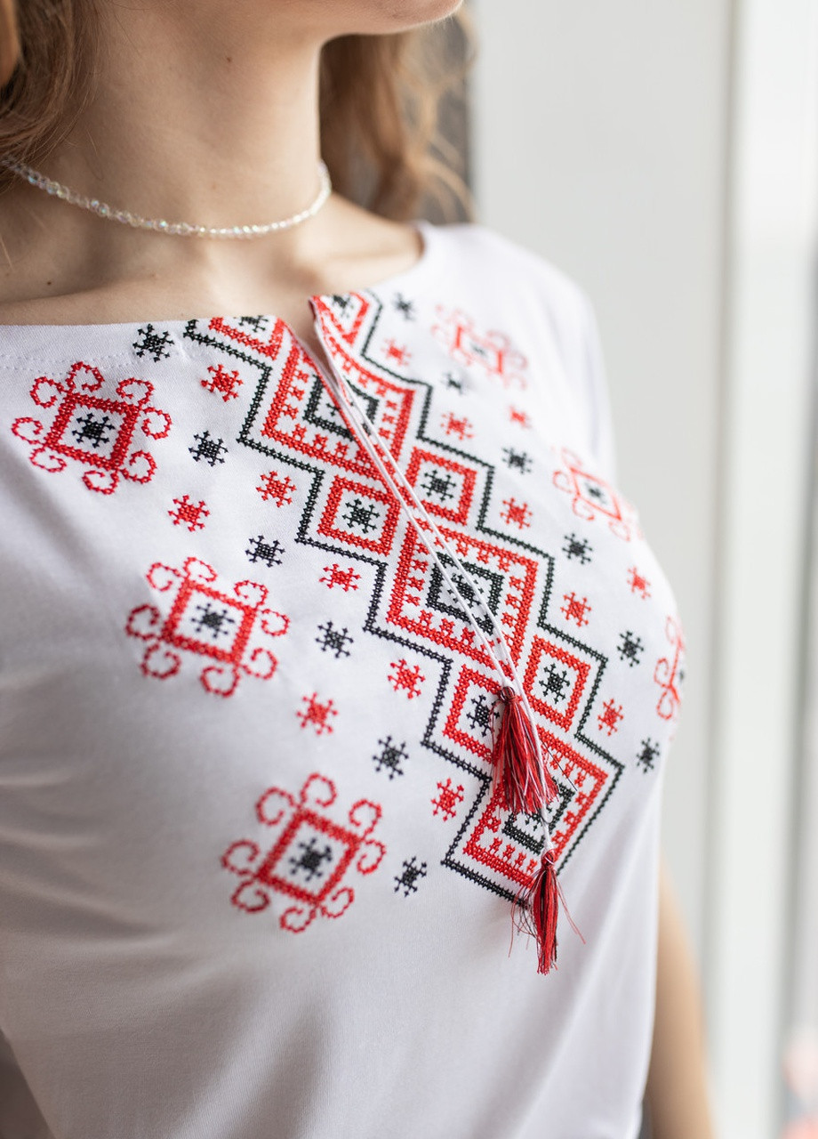 Вишита жіноча футболка "Карпатський орнамент" MEREZHKA (258289807)