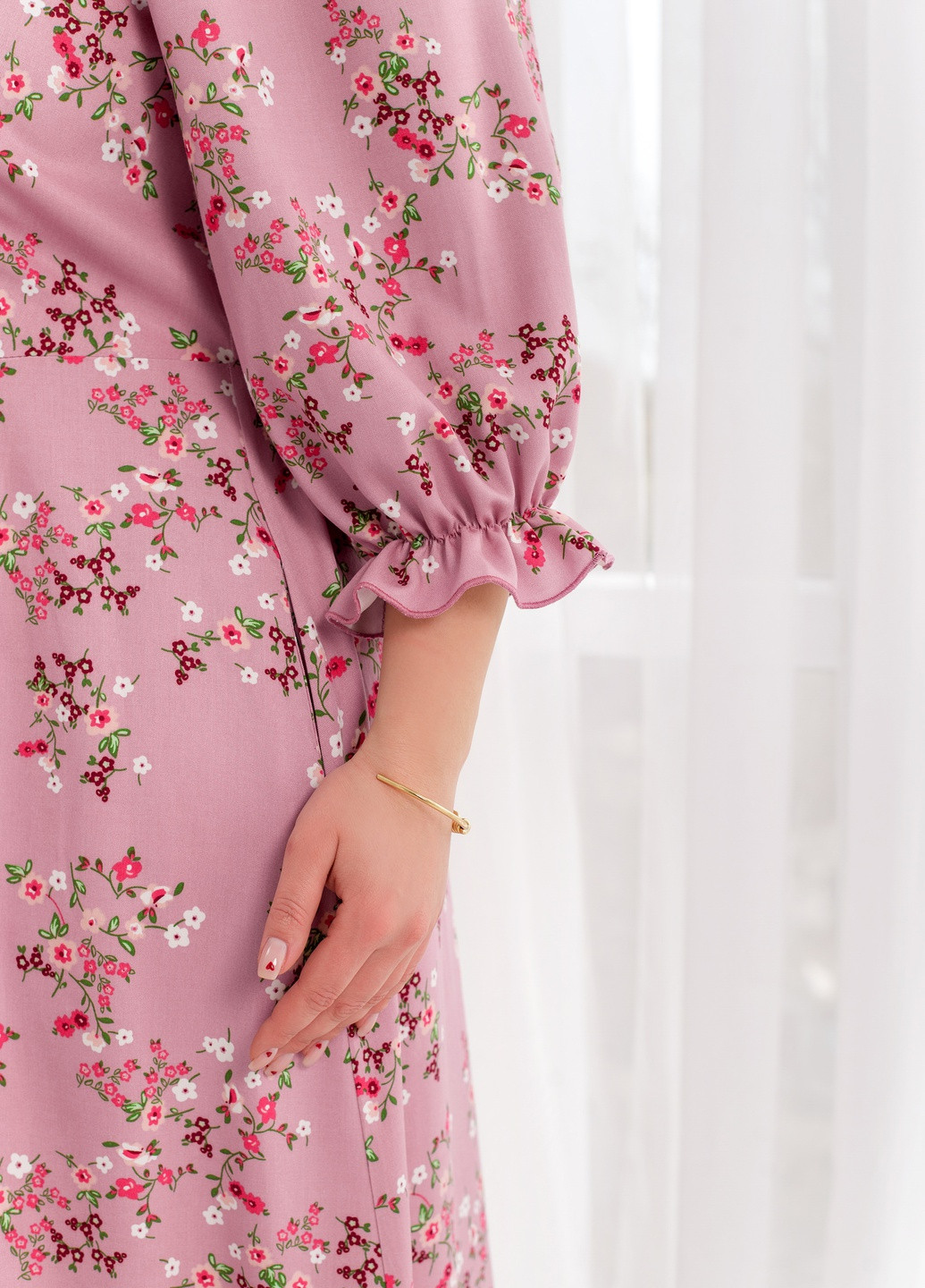 Розовое повседневный сукня Minova с цветочным принтом