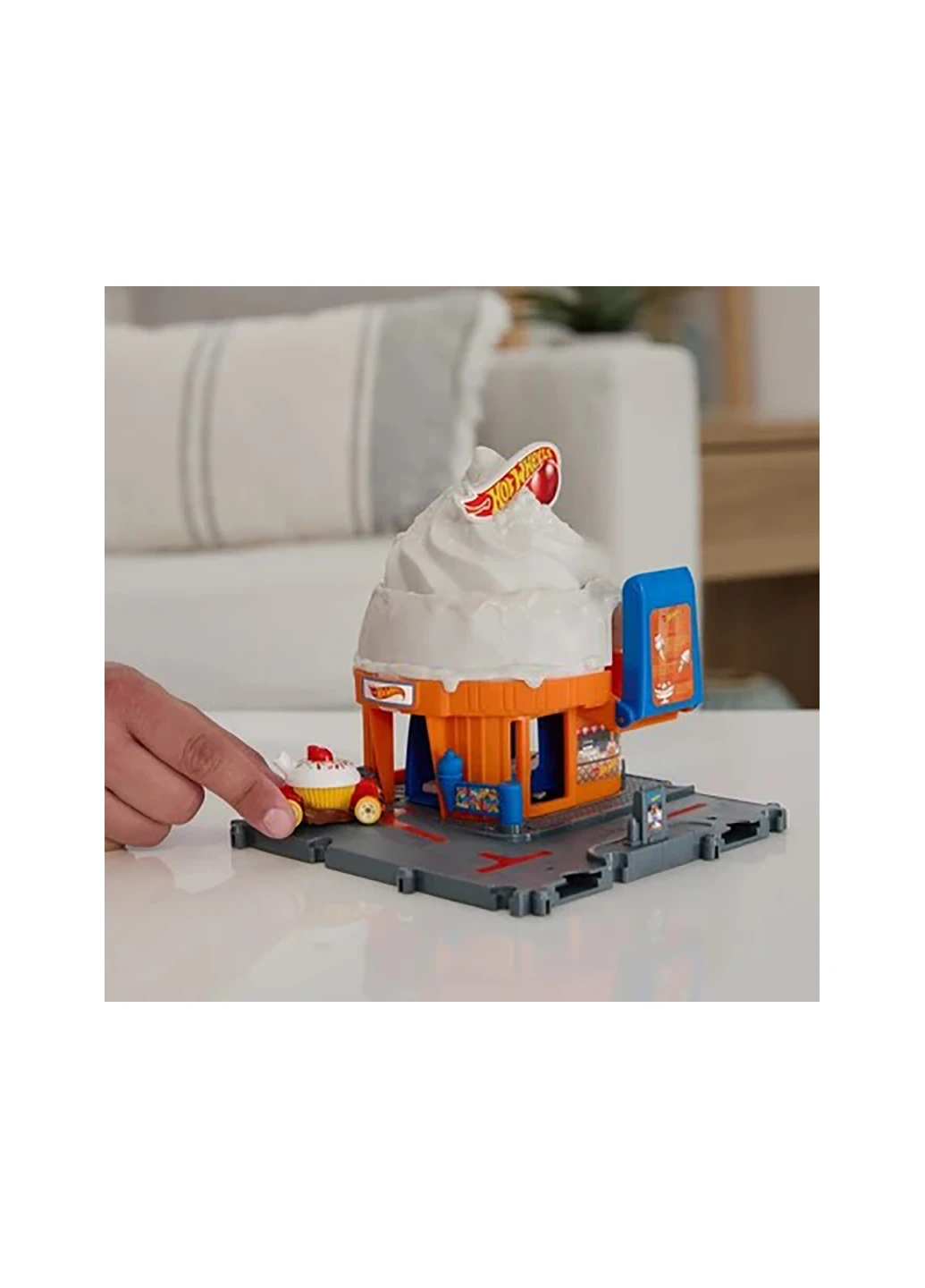 Ігровий набір Пригоди в магазині морозива HKX38 Hot Wheels (258320191)