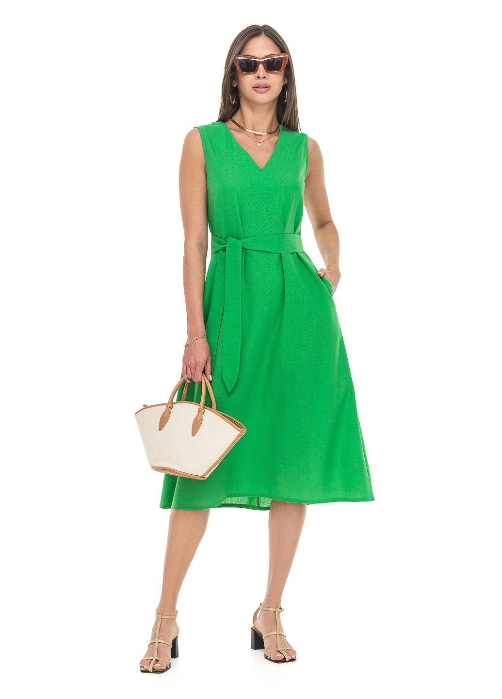 Зеленое расклешенное льняное однотонное платье SVTR