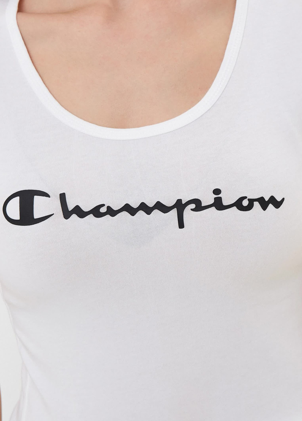 Белая летняя футболка с лого Champion