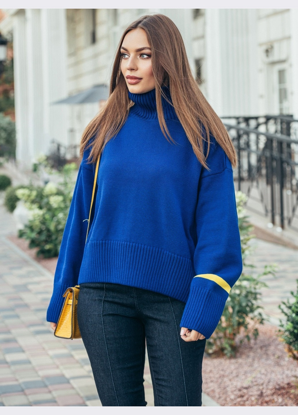 Синий зимний оверсайз свитер с высоким воротником синий Dressa