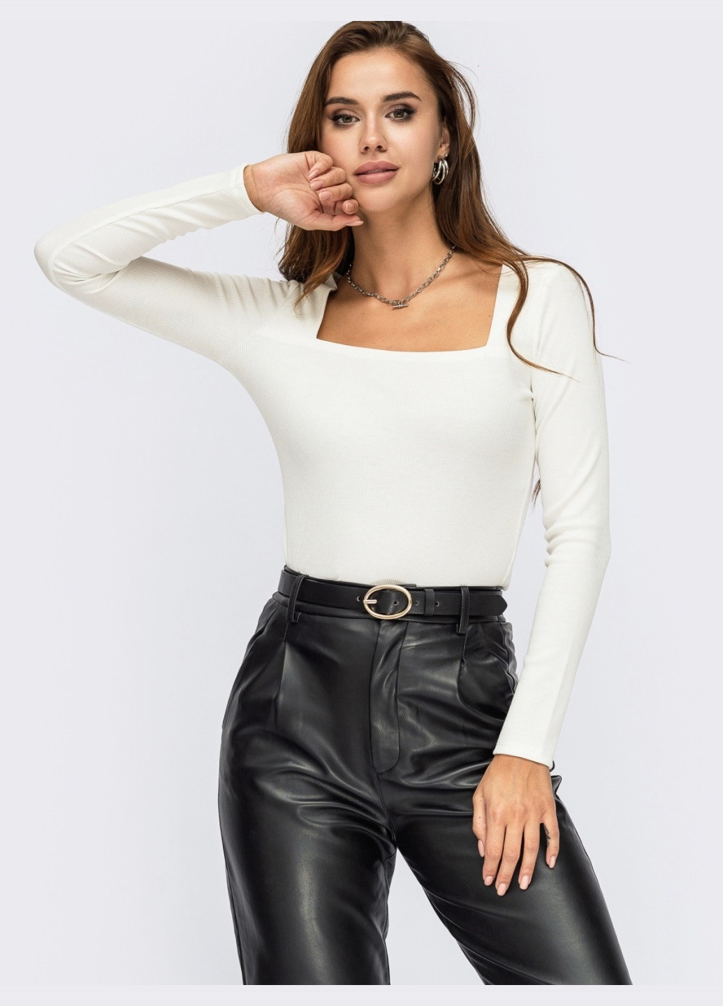 Молочный зимний трикотажный джемпер молочного цвета с квадратным вырезом Dressa