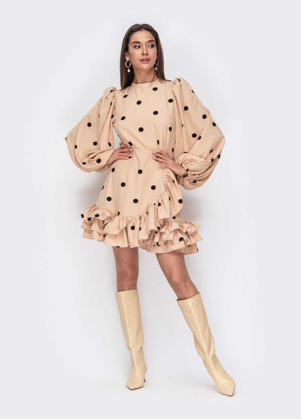 Бежевое бежевое платье из софта в горох с открытой спиной Dressa